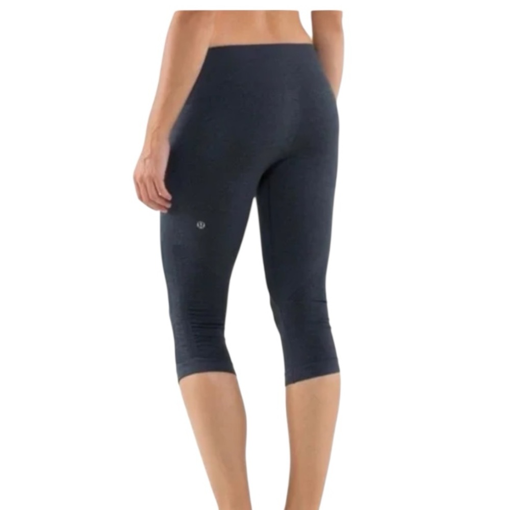 Women's Lululemon Athletica In the Flow Crop II Black Capri Leggings size 2